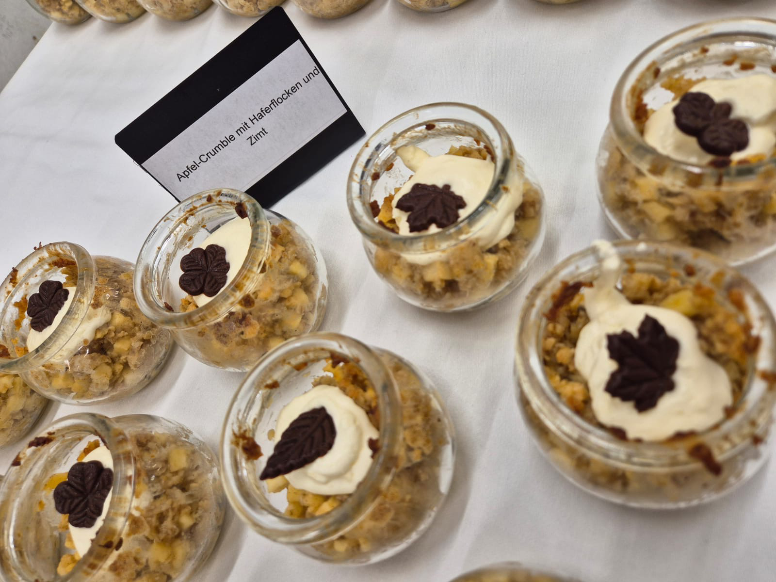 Dessertgläser mit Birnen-Tiramisu